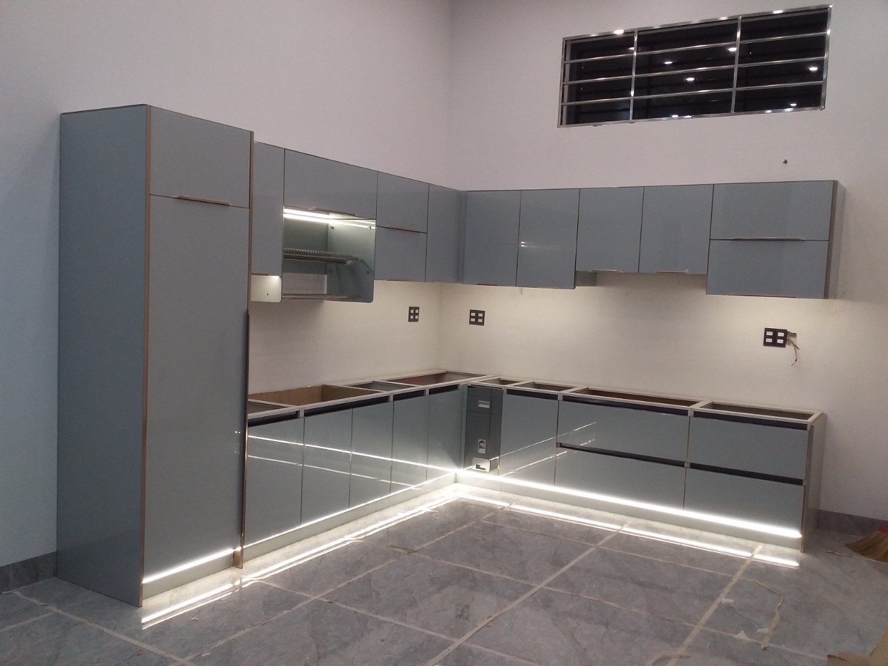 Tủ bếp chữ L hợp kim nhôm TB16 1 Tủ bếp chữ L hợp kim nhôm TB16