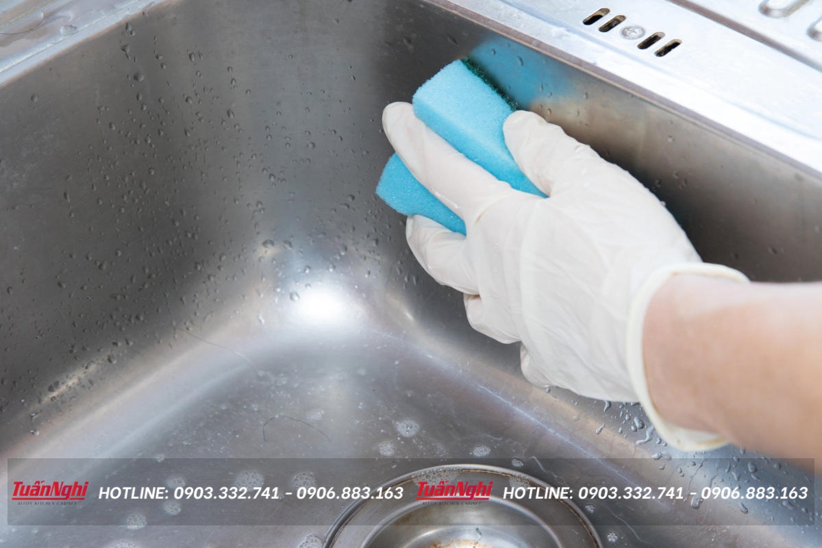 có nên đặt bếp giữa tủ lạnh và chậu rửa