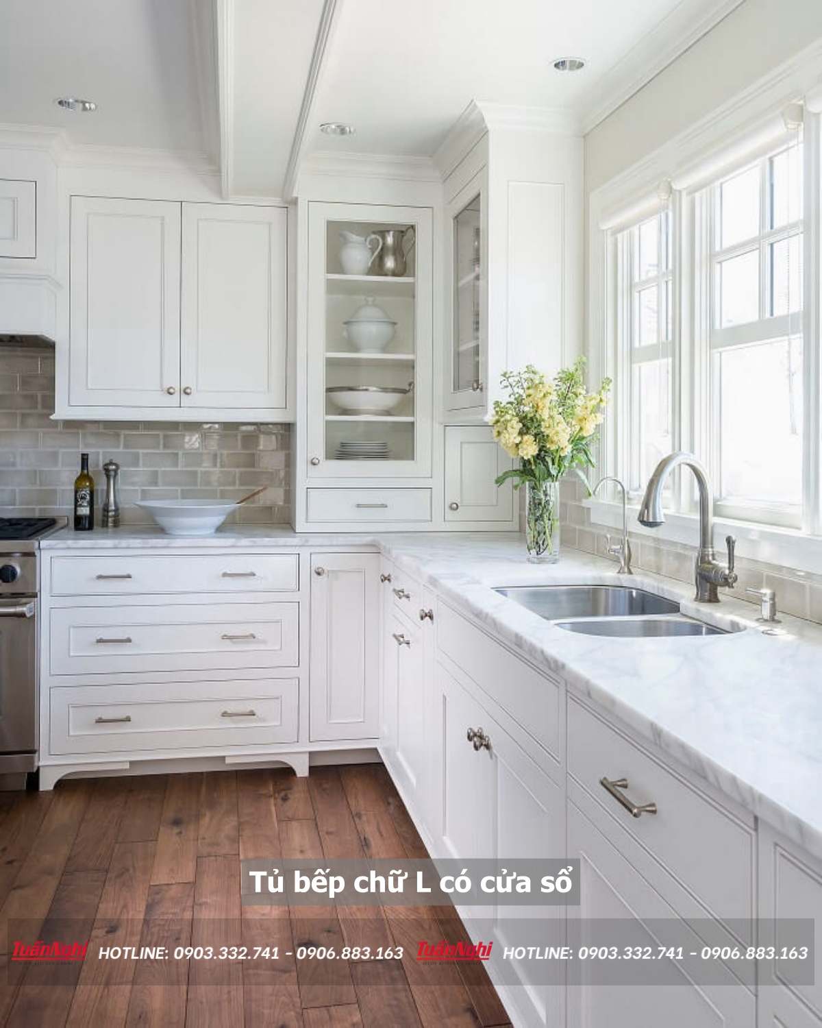 tủ bếp chữ L có cửa sổ