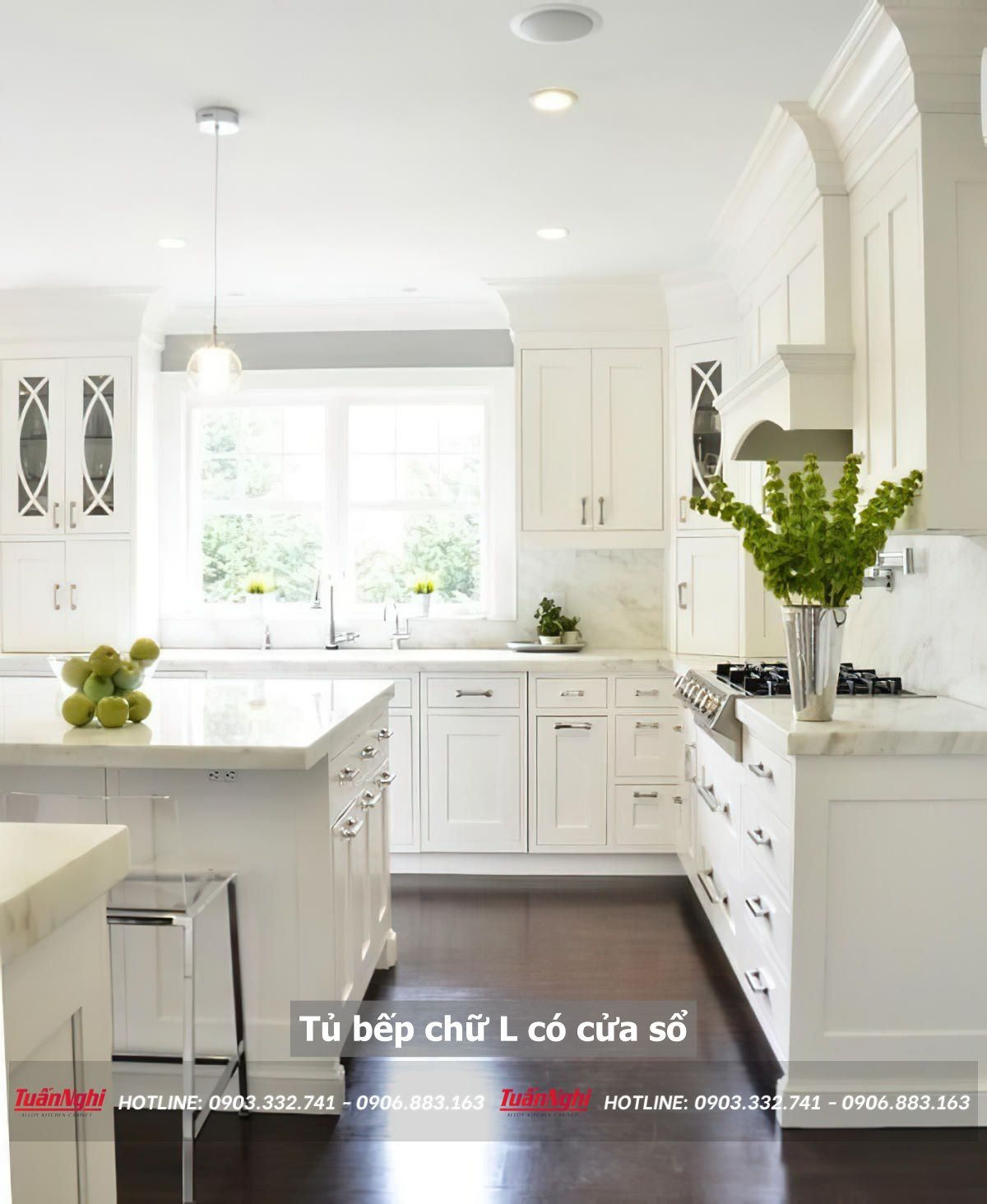 tủ bếp chữ L có cửa sổ