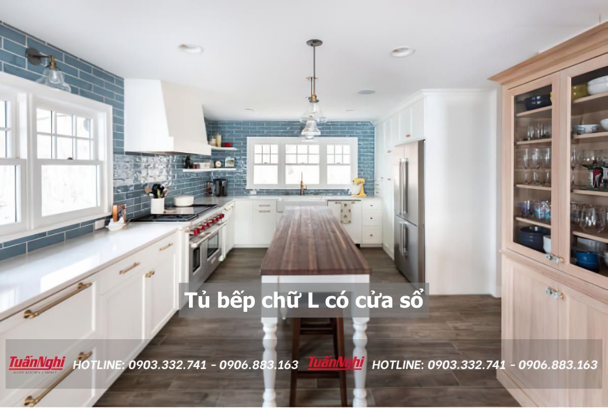 tủ bếp chữ L có cửa sổ
