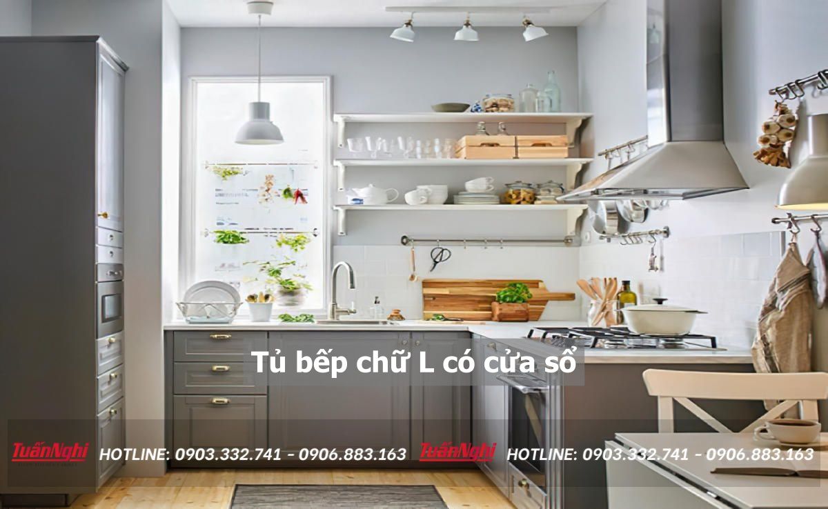 tủ bếp chữ L có cửa sổ