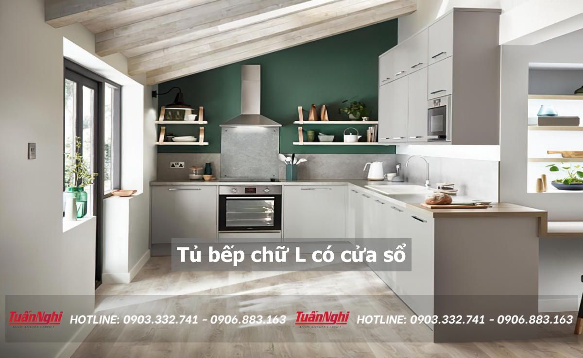 tủ bếp chữ L có cửa sổ