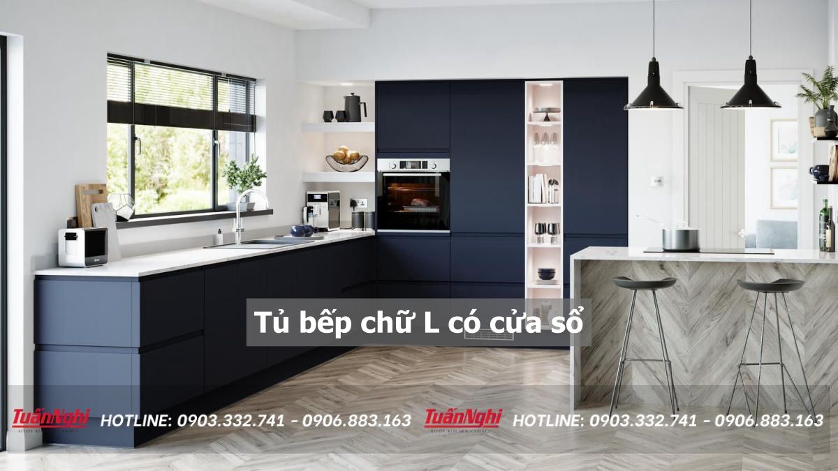 tủ bếp chữ L có cửa sổ