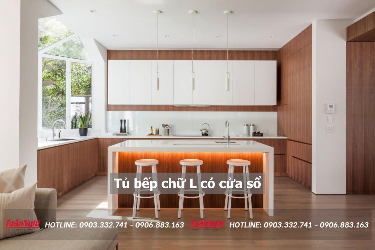 tủ bếp chữ L có cửa sổ