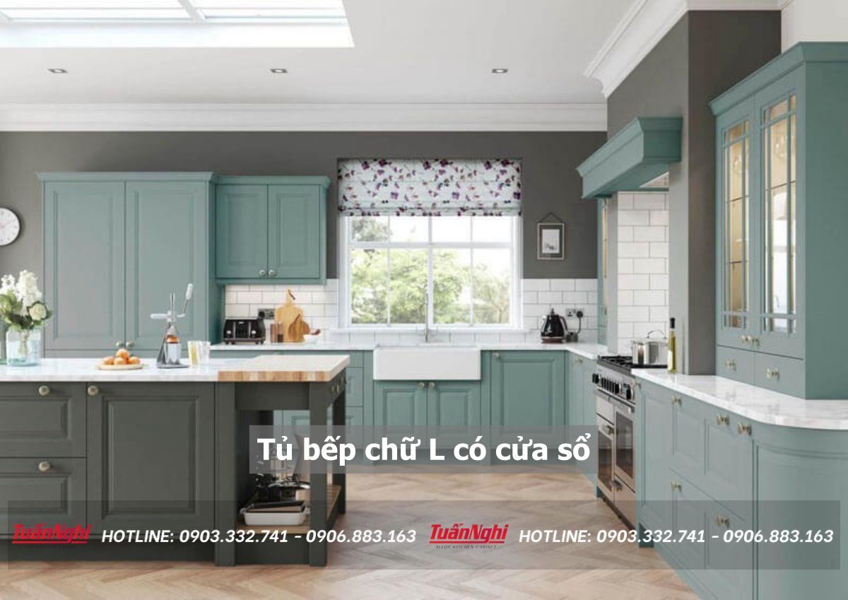 tủ bếp chữ L có cửa sổ