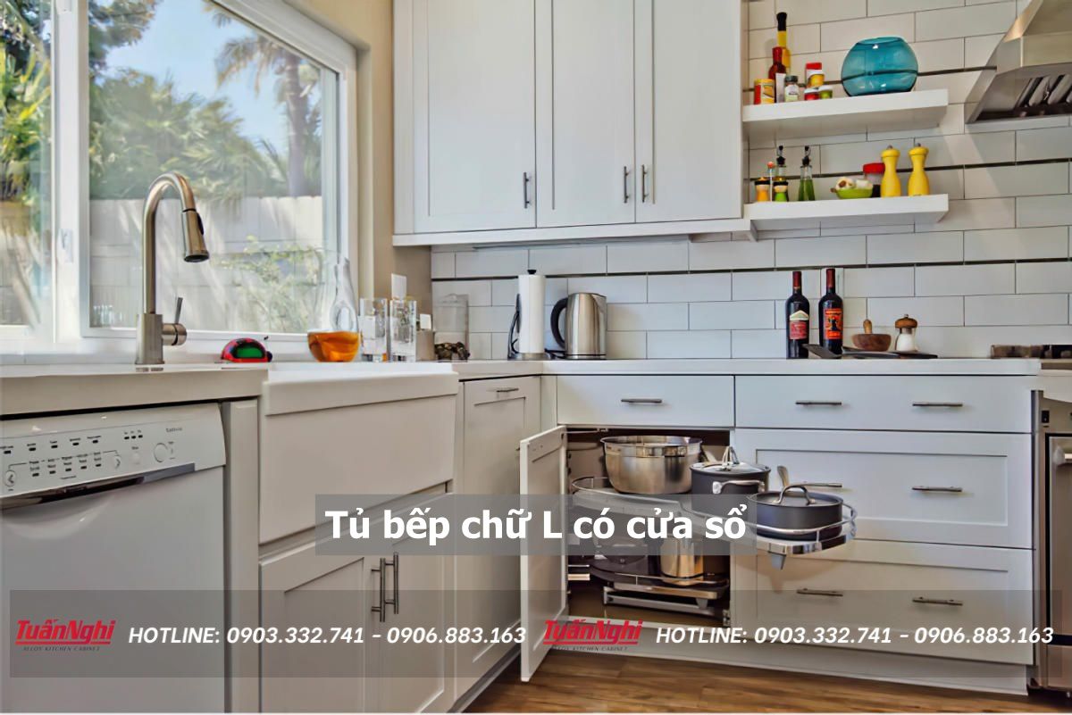 tủ bếp chữ L có cửa sổ