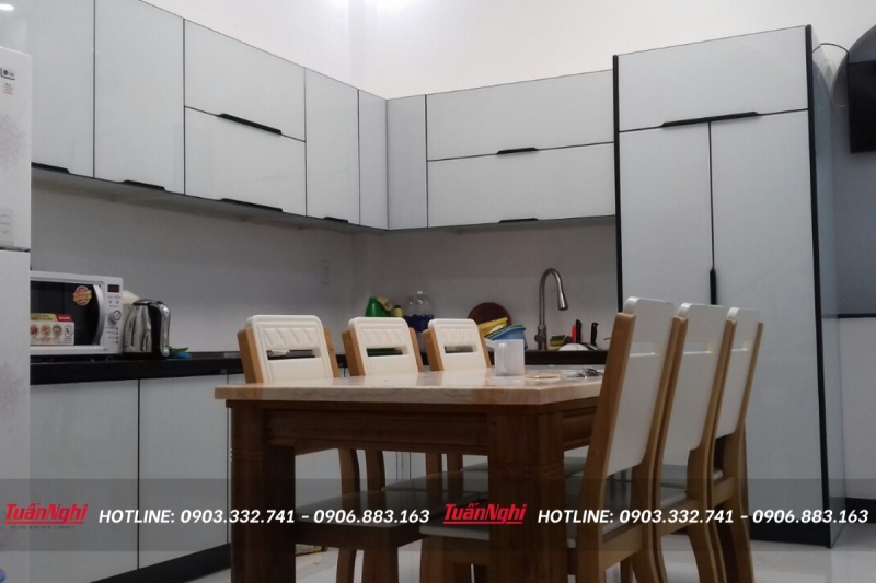 Tủ bếp chữ L hợp kim nhôm màu trắng TB75 1 Tủ bếp chữ L hợp kim nhôm màu trắng TB75