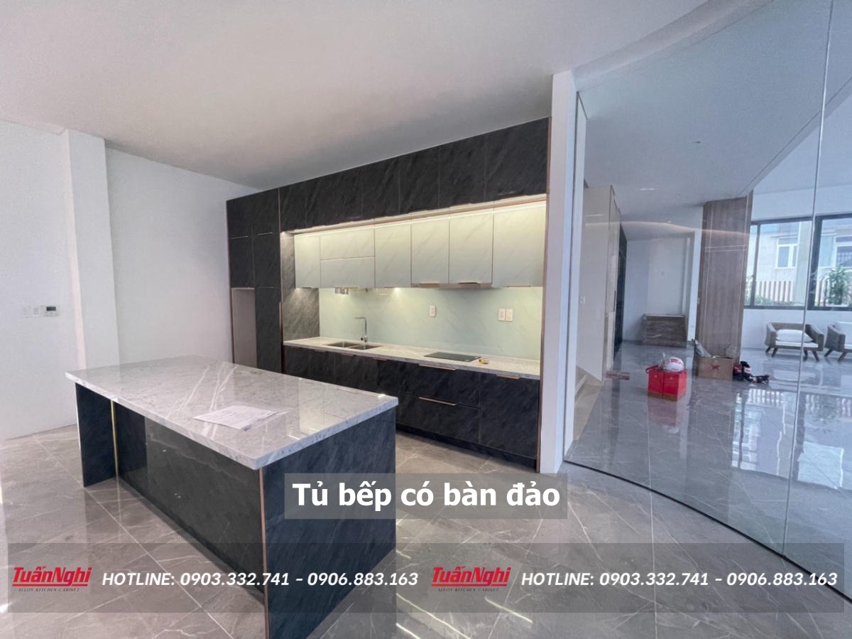 tủ bếp có bàn đảo
