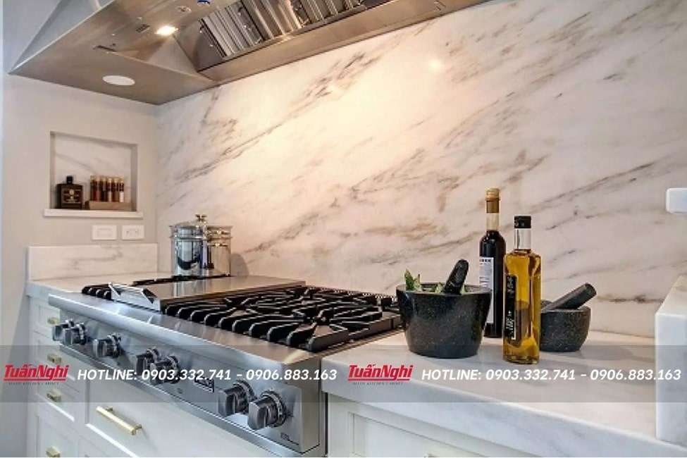Thiết kế bếp với đá marble ốp sang trọng