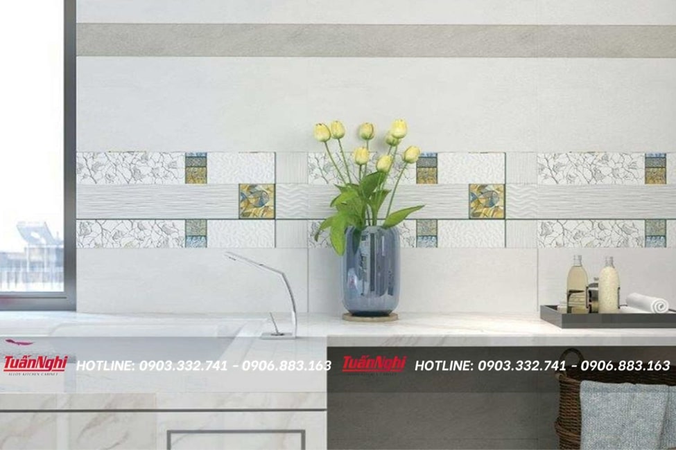 Thiết kế tường gạch ốp với hoa văn nhẹ nhàng