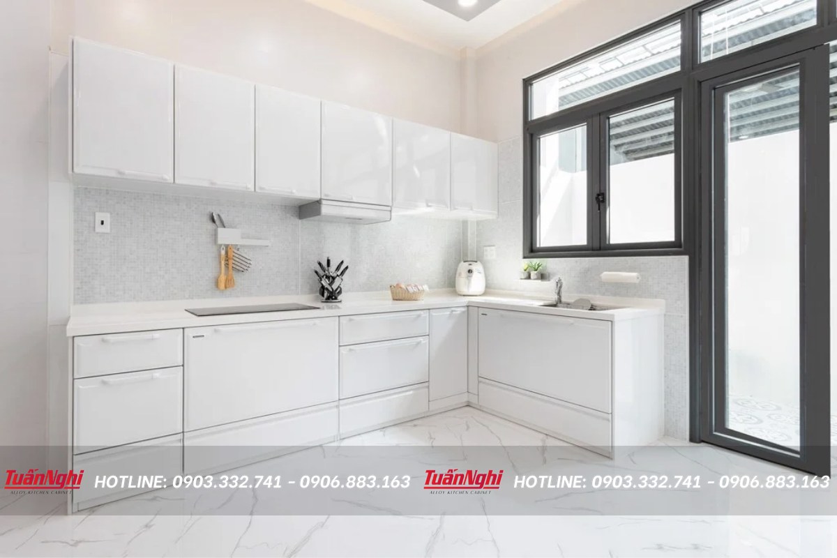 Tủ bếp vát góc màu trắng 