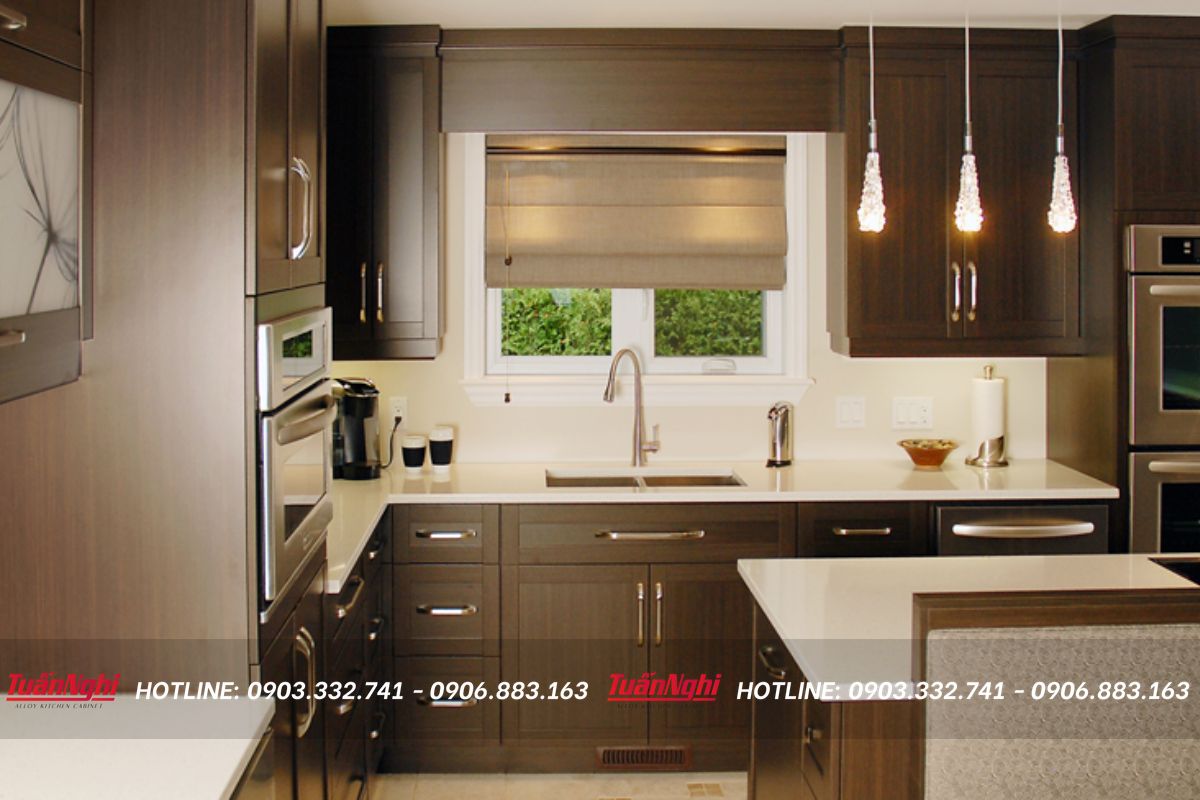 Tủ bếp chữ G gỗ công nghiệp thường có hiệu suất cao với độ bền và độ ổn định vượt trội