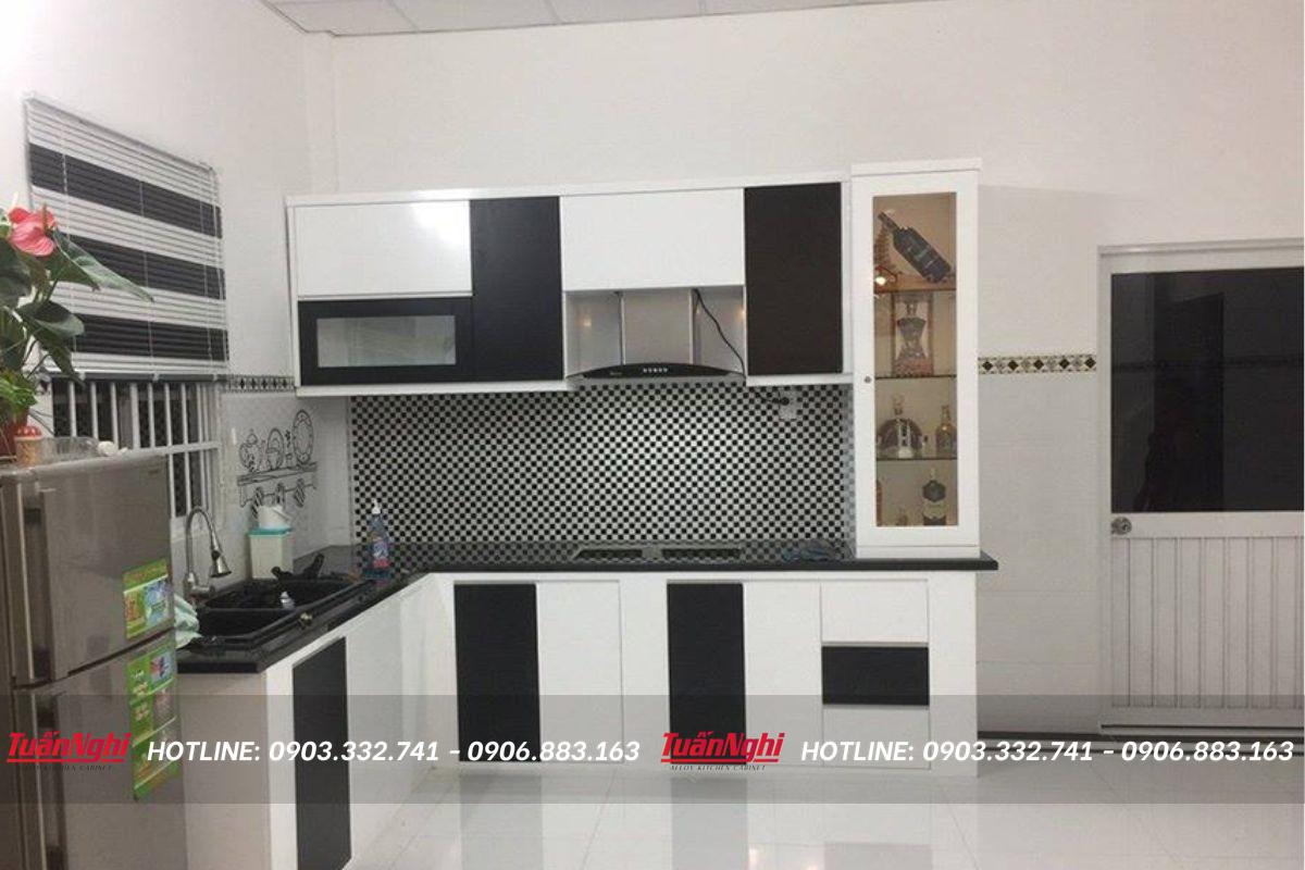 Top 10 Mẫu Tủ Bếp Treo Tường Đẹp Phù Hợp Người Việt Nhất 2024 17 tủ bếp đen trắng tủ bếp màu đen trắng