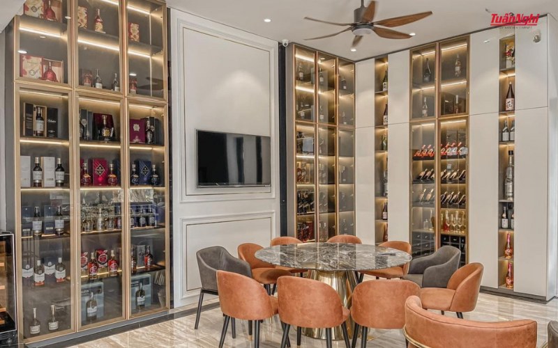 Bật mí cách trang trí tủ rượu phòng khách đẹp, sang trọng 6 trang tri tu ruou 2