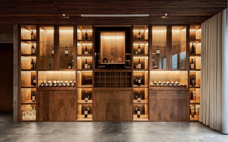 Bật mí cách trang trí tủ rượu phòng khách đẹp, sang trọng 4 trang tri tu ruou