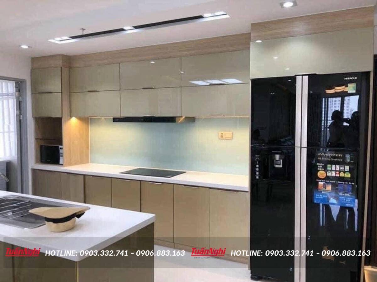 giá tủ bếp cánh kính