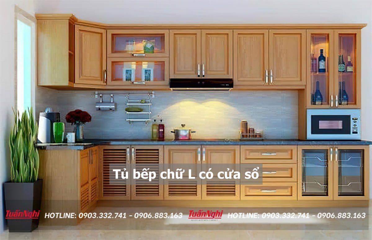mẫu tủ bếp chữ L có cửa sổ
