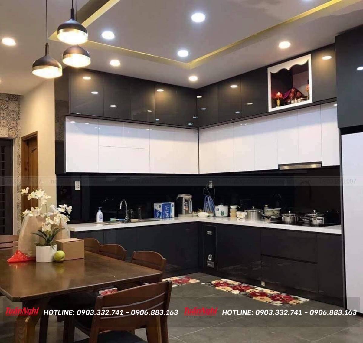 tủ bếp có bàn thờ ông táo