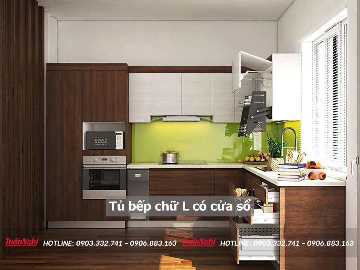mẫu tủ bếp chữ L có cửa sổ
