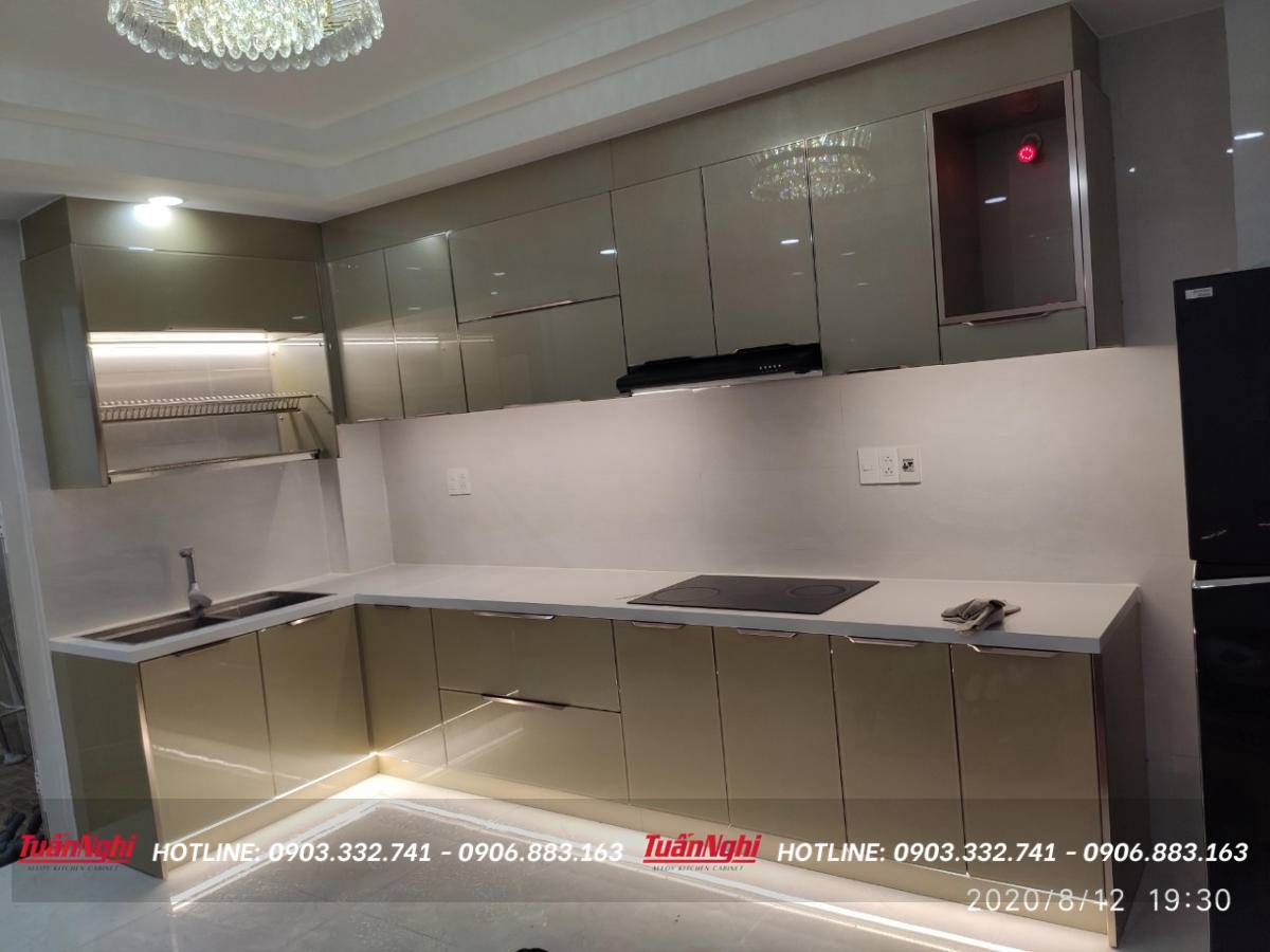 tủ bếp có bồn rửa