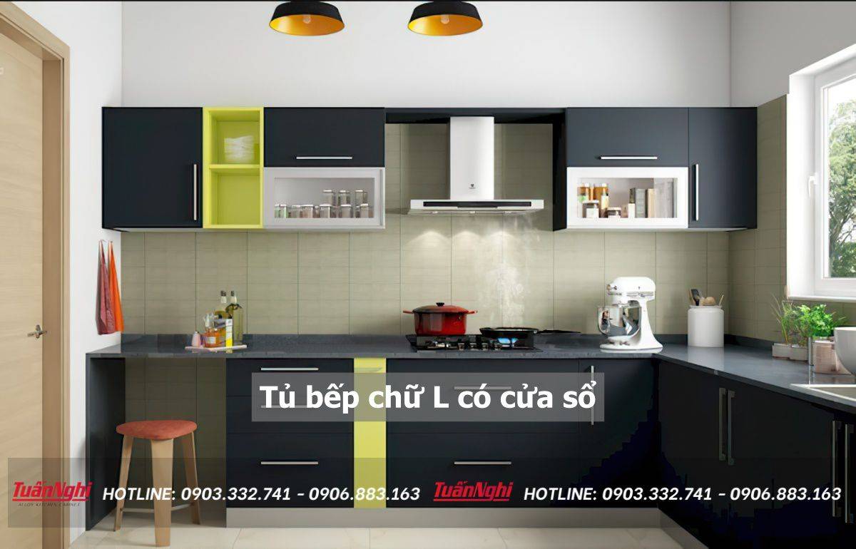 tủ bếp chữ L có cửa sổ