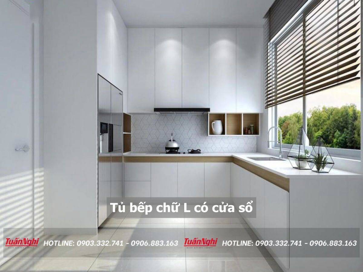 tủ bếp chữ L có cửa sổ